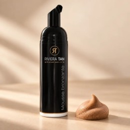 Texture teintée de la Mousse autobronzante Riviera Tan